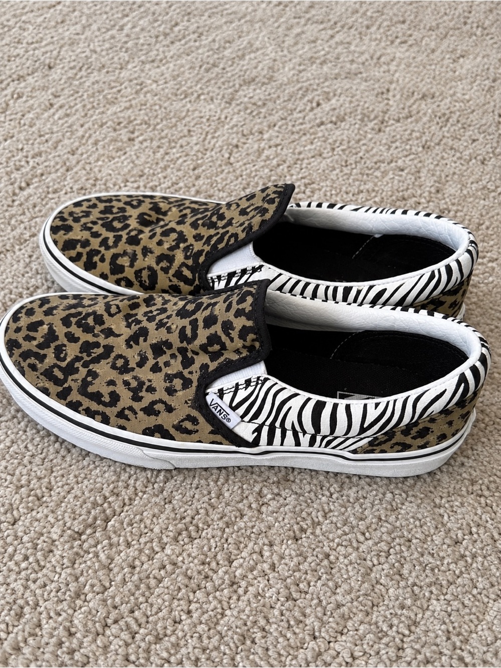 Van’s Leopard and Zebra print Slip-on sneakers -Women’s size 8.5 - Picture 3 of 5